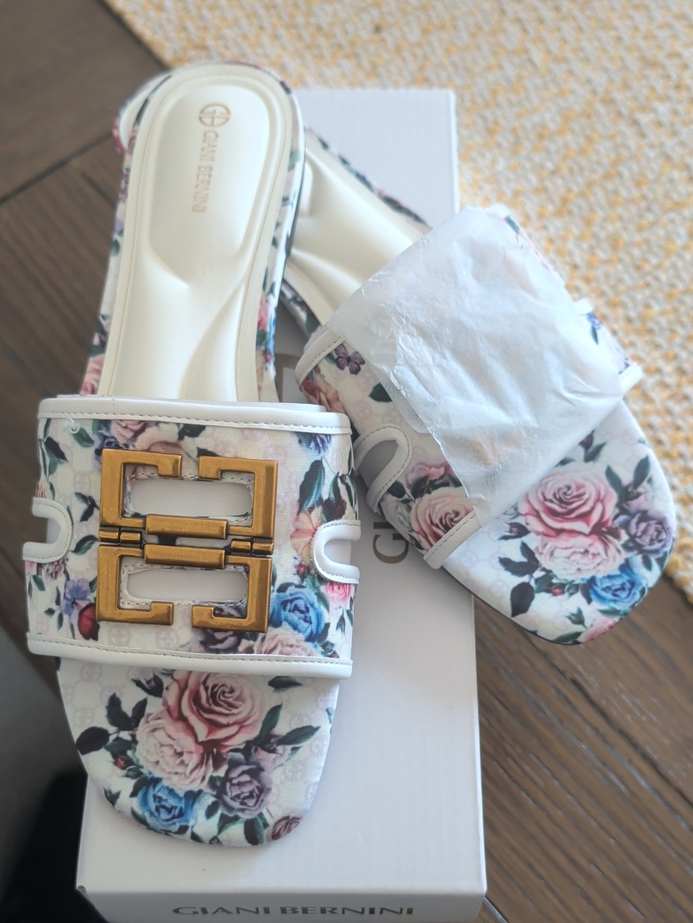 Giani Bernini White Floral Slide Sandals with Gold Logo